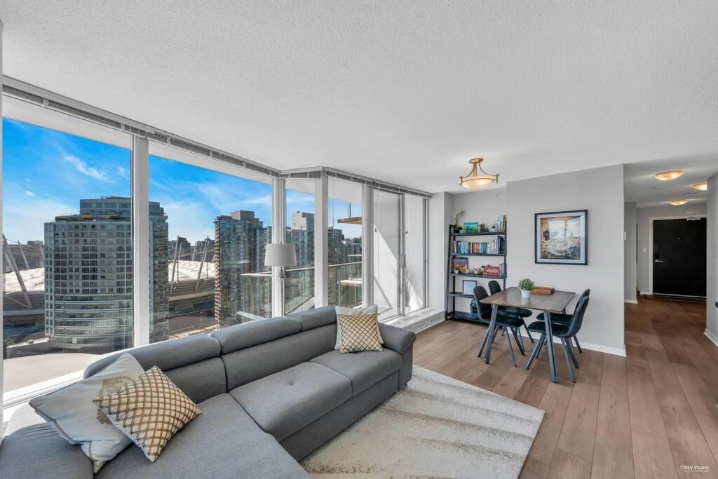 Spacious Dt 2-Bdr High-Rise With View, Pool, Gym Vancouver Exterior photo