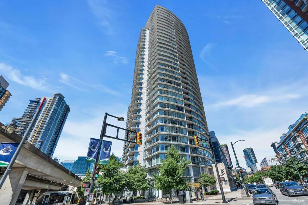 Spacious Dt 2-Bdr High-Rise With View, Pool, Gym Vancouver Exterior photo