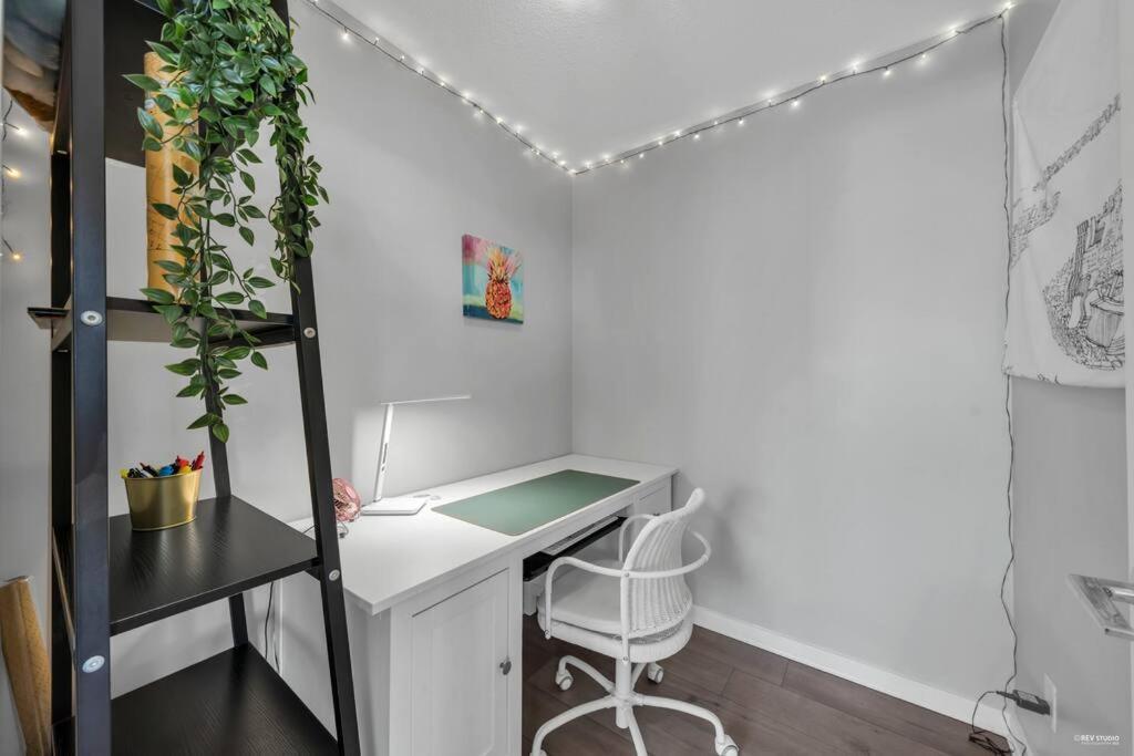 Spacious Dt 2-Bdr High-Rise With View, Pool, Gym Vancouver Exterior photo
